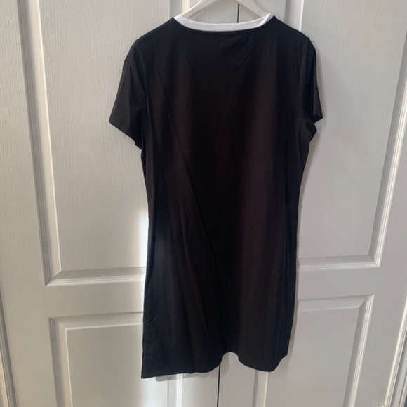 Calvin Ladies B&W Tshirt Monogram Dress Sz. L - Picture 2 of 3
